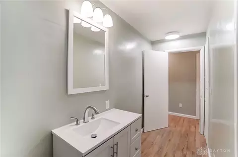 Bath - 1913 Echo Woods Ct, Kettering, OH 45429 photo 2 of 3