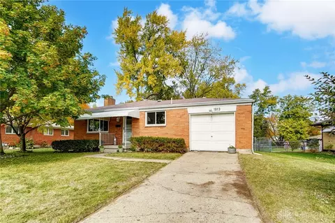 1913 Echo Woods Ct, Kettering, OH 45429