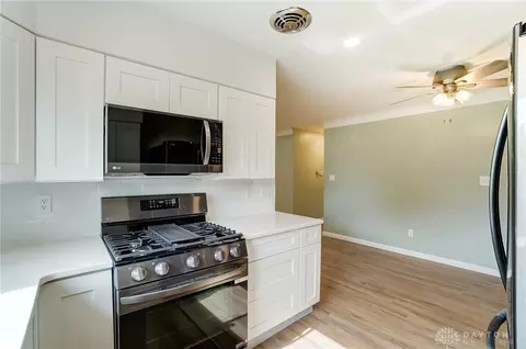 Kitchen - 1913 Echo Woods Ct, Kettering, OH 45429 photo 5 of 6