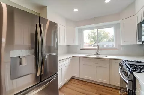 Kitchen - 1913 Echo Woods Ct, Kettering, OH 45429 photo 2 of 6