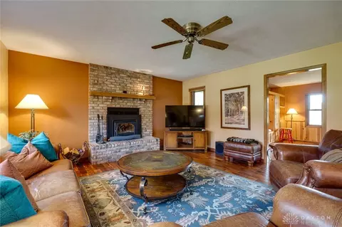 Living - 3405 Kenerly St, Springfield, OH 45502 photo 6 of 7