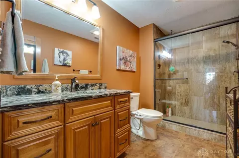 Bath - 3405 Kenerly St, Springfield, OH 45502 photo 4 of 4