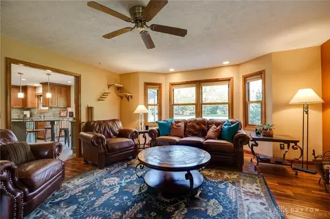 Living - 3405 Kenerly St, Springfield, OH 45502 photo 3 of 7
