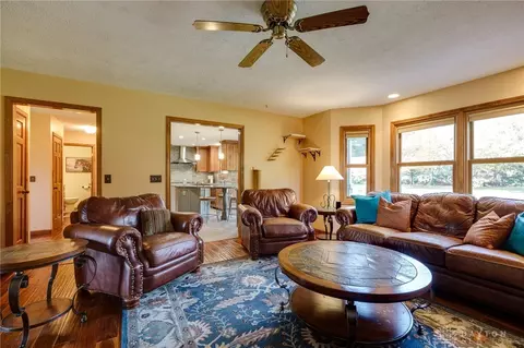 Living - 3405 Kenerly St, Springfield, OH 45502 photo 4 of 7