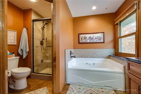 Bath - 3405 Kenerly St, Springfield, OH 45502 photo 3 of 4