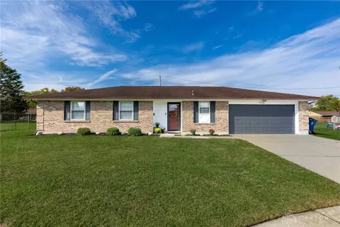 7721 Sharsted Cir, Huber Heights, OH 45424