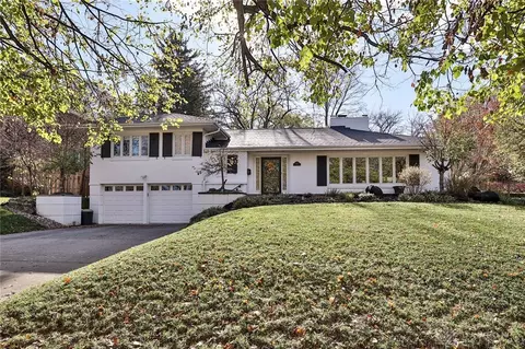 400 E Schantz Ave, Oakwood, OH 45409