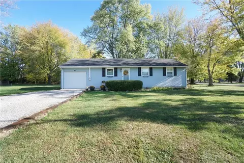 611 Manheim Dr, Fayetteville, OH 45118