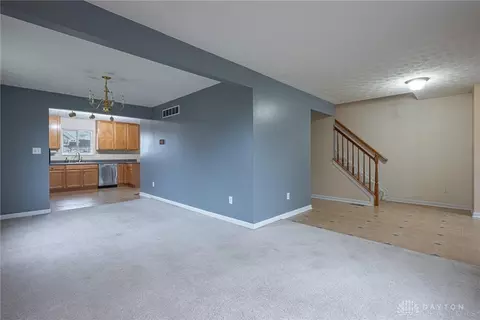 Living - 60 Keevers Pt, Springboro, OH 45066 photo 3 of 10