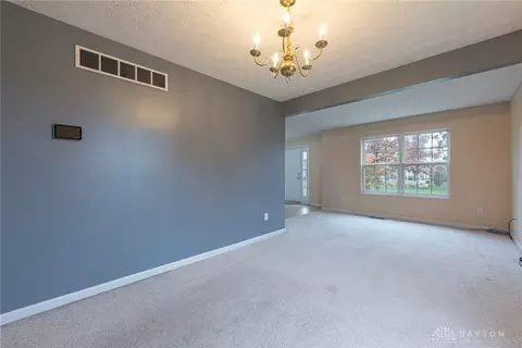 Living - 60 Keevers Pt, Springboro, OH 45066 photo 4 of 10
