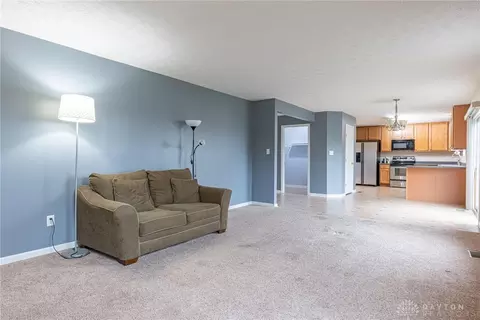 Living - 60 Keevers Pt, Springboro, OH 45066 photo 6 of 10