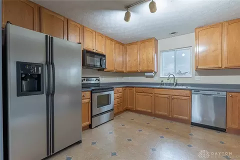 Kitchen - 60 Keevers Pt, Springboro, OH 45066 photo 1 of 5
