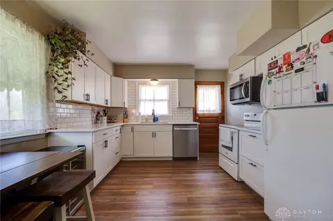 Kitchen - 2217 Stowe Dr, Springfield, OH 45505 photo 2 of 5