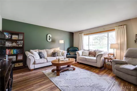 Living - 2217 Stowe Dr, Springfield, OH 45505 photo 2 of 4