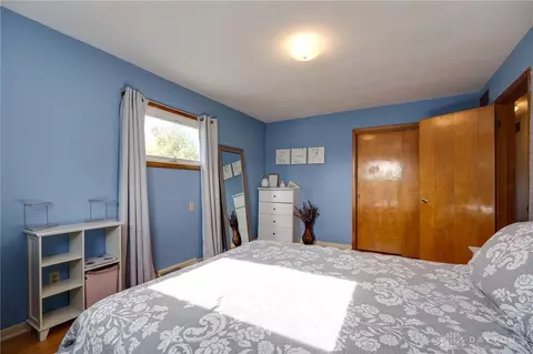 Bedroom - 2217 Stowe Dr, Springfield, OH 45505 photo 2 of 6