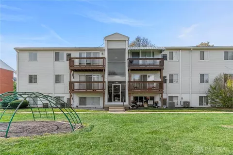 5690 W Coach Dr #E, Dayton, OH 45440