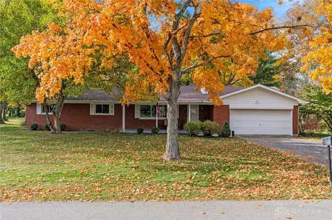 835 Newton Dr, Dayton, OH 45434