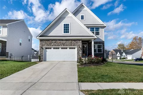 307 Warm Springs Dr, Fairborn, OH 45324