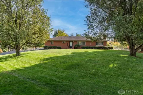 130 Pine Bluff Dr, Dayton, OH 45440