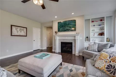 Living - 1887 Stonewater Dr, Washington Township, OH 45458 photo 4 of 7
