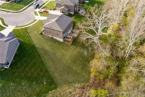 View/Area - 1887 Stonewater Dr, Washington Township, OH 45458 photo 6 of 9