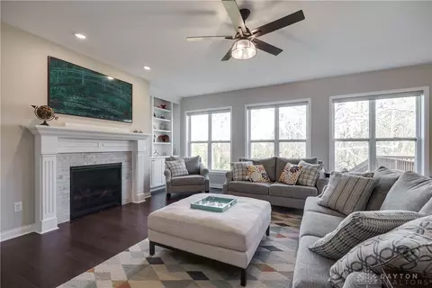 Living - 1887 Stonewater Dr, Washington Township, OH 45458 photo 1 of 7