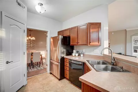 Kitchen - 1241 Feather Trl, Maineville, OH 45039 photo 5 of 7