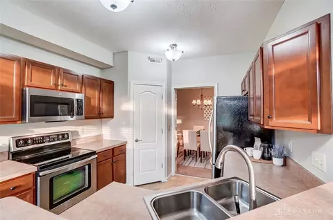 Kitchen - 1241 Feather Trl, Maineville, OH 45039 photo 6 of 7