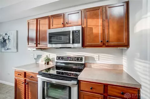Kitchen - 1241 Feather Trl, Maineville, OH 45039 photo 4 of 7