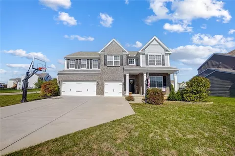 1560 Amberley Ct, Xenia, OH 45385