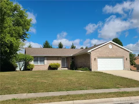 908 Stratford Dr, Greenville, OH 45331