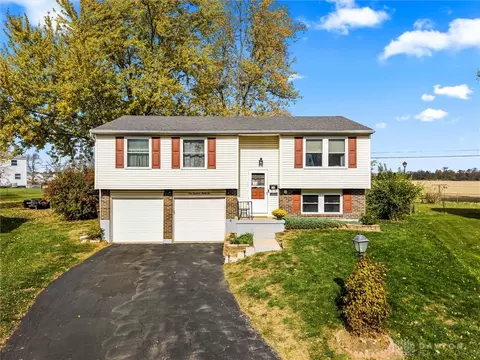 136 Wickham Farm Dr, Englewood, OH 45322