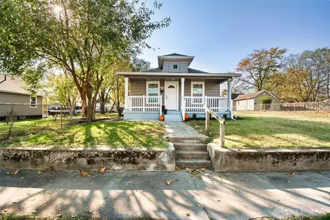 614 Catalpa Dr, Middletown, OH 45042