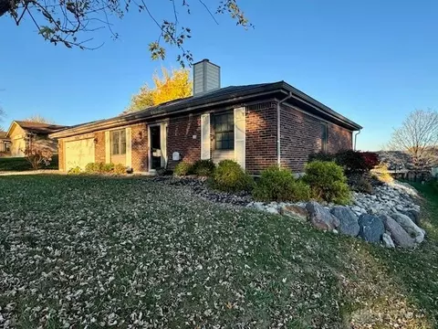 Exterior - 570 Basil St, Springboro, OH 45066 photo 2 of 11