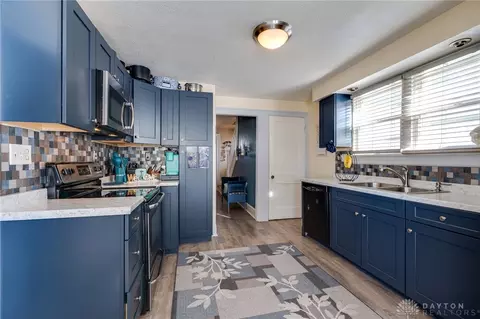 Kitchen - 405 E Mccreight Ave, Springfield, OH 45503 photo 1 of 7
