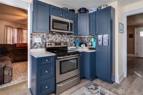Kitchen - 405 E Mccreight Ave, Springfield, OH 45503 photo 3 of 7