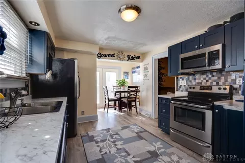 Kitchen - 405 E Mccreight Ave, Springfield, OH 45503 photo 5 of 7