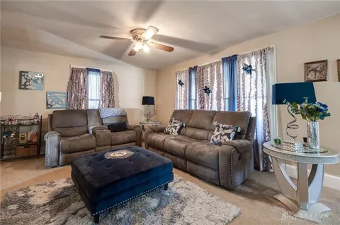 Living - 405 E Mccreight Ave, Springfield, OH 45503 photo 2 of 5