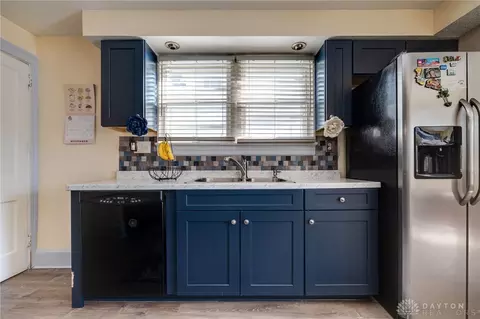 Kitchen - 405 E Mccreight Ave, Springfield, OH 45503 photo 2 of 7