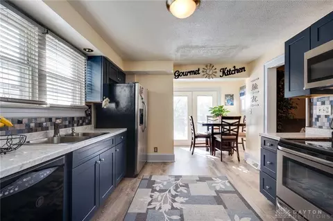 Kitchen - 405 E Mccreight Ave, Springfield, OH 45503 photo 6 of 7