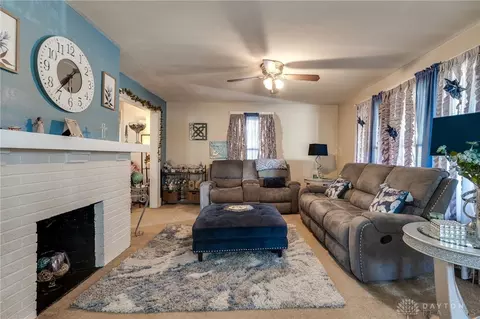 Living - 405 E Mccreight Ave, Springfield, OH 45503 photo 1 of 5