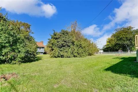 Exterior - 2923 Cavins Dr, Springfield, OH 45503 photo 7 of 9
