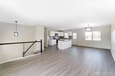 Living - 2923 Cavins Dr, Springfield, OH 45503 photo 3 of 4