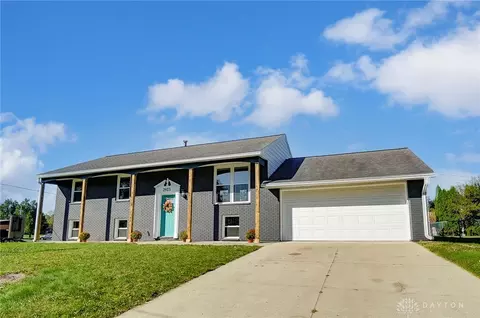 Exterior - 2923 Cavins Dr, Springfield, OH 45503 photo 2 of 9