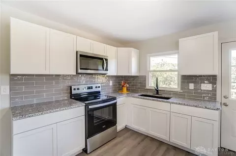 Kitchen - 2923 Cavins Dr, Springfield, OH 45503 photo 2 of 3