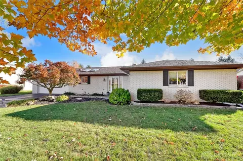 1556 Silver Lake Dr, Washington Township, OH 45458