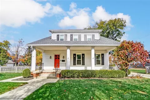 25 Oak Knoll Dr, Oakwood, OH 45419