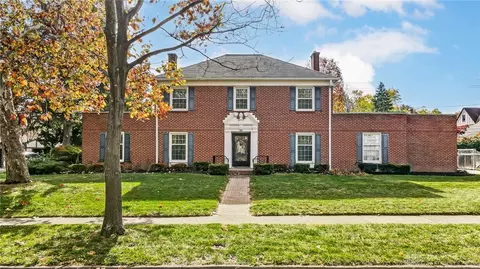 222 Dellwood Ave, Oakwood, OH 45419