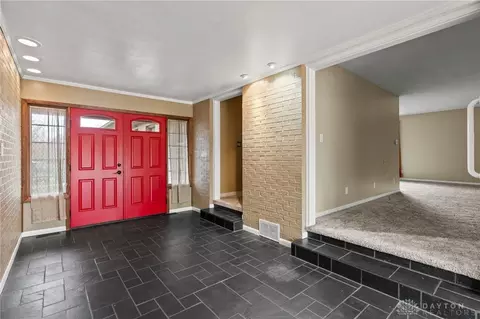 Entry Way - 4825 Ackerman Blvd, Kettering, OH 45429 photo 2 of 4