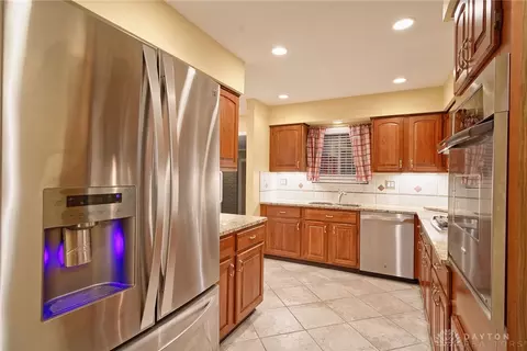Kitchen - 4825 Ackerman Blvd, Kettering, OH 45429 photo 2 of 4